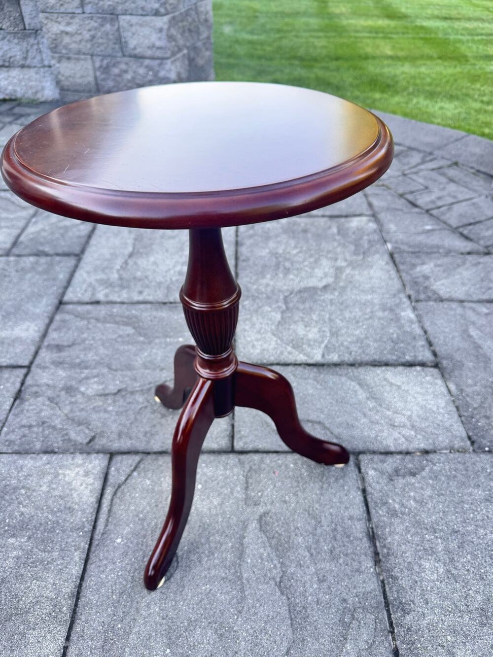 Vintage Bombay Company Pedestal Accent Table Mahogany 20.5” x 13”